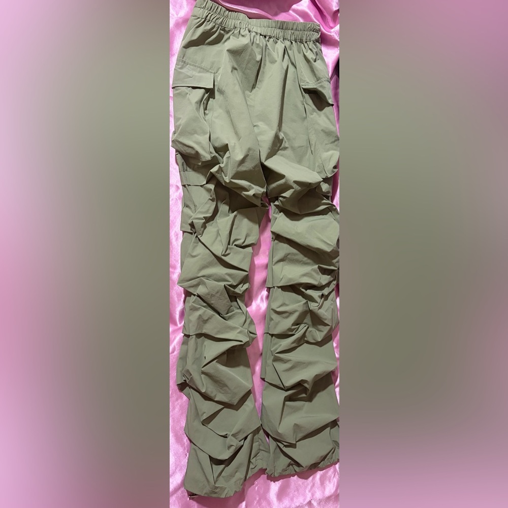 Green Ruched Cargo Pants - Picture 10 of 10